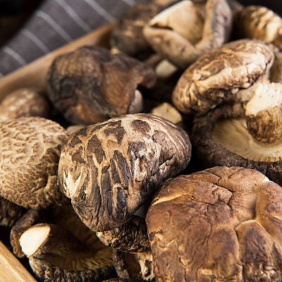육수용 건표고버섯 - 물맑은 양평에서 재배한 참나무100% 원목표고버섯